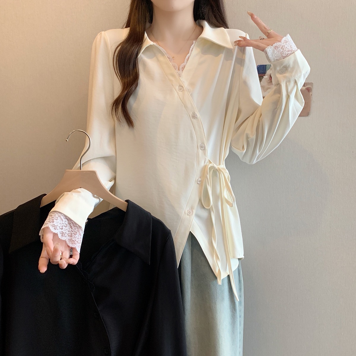 实拍2025秋季新款胖mm大码气质拼接蕾丝绑带衬衫收腰显瘦通勤上衣