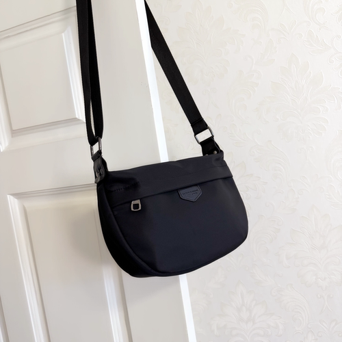 多隔层通勤包简约轻便斜挎女包潮