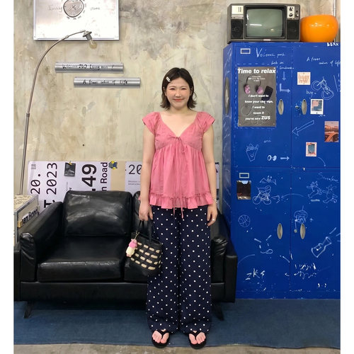 Q了个T大码女装微胖mm巨遮肚独特抽褶绝美上衣波点显瘦遮肉阔腿裤