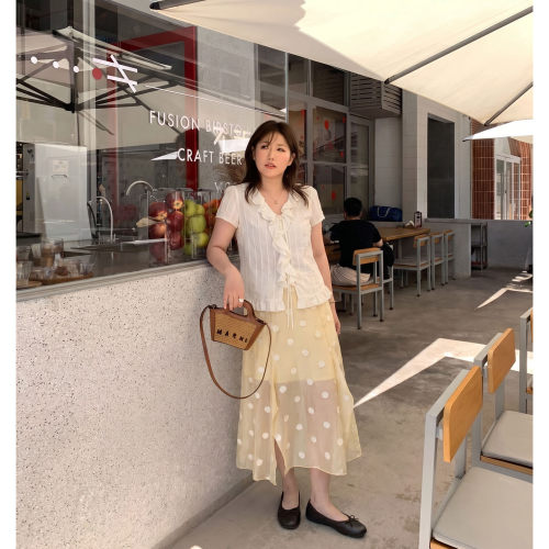 Q 了个T大码女装微胖mm巨好看显瘦法式小衫时髦高级感半裙套装夏