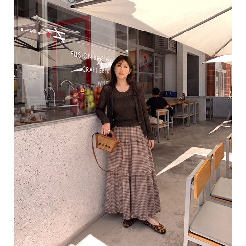 Q了个T大码女装微胖mm针织开衫吊带+格纹半身裙