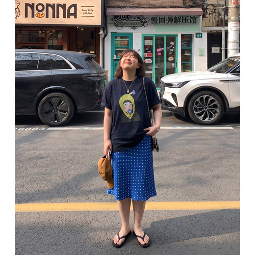 Q了个T大码女装微胖mm2026超火巨好看显瘦遮肚上衣波点显瘦半裙