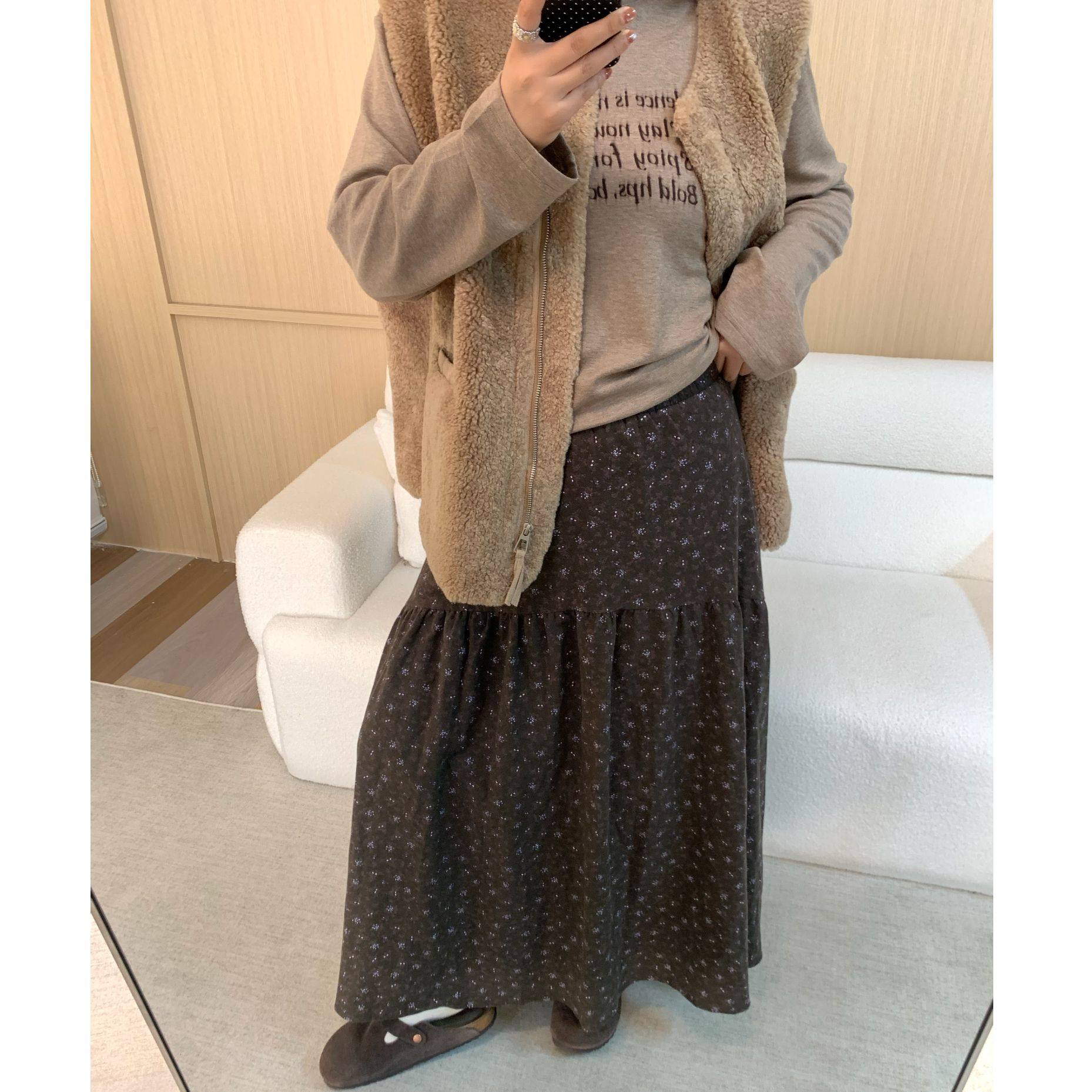 Q了个T 2025秋冬新款大码女装微胖mm 碎花显瘦磨毛质感半身裙