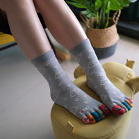 Uchida Chunqiu mid-calf cartoon printed cotton five-finger socks for women, cute wide-mouthed, non-constricting mid-calf toe socks for women thumbnail 3