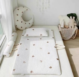 ins北欧风婴儿刺绣纯棉透气外出午睡垫幼儿园折叠便携床垫可机洗