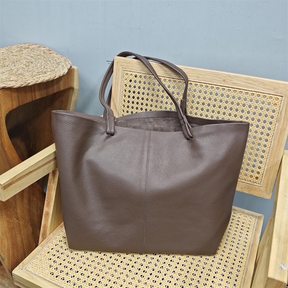 大容量品牌专柜真皮腋下女大包