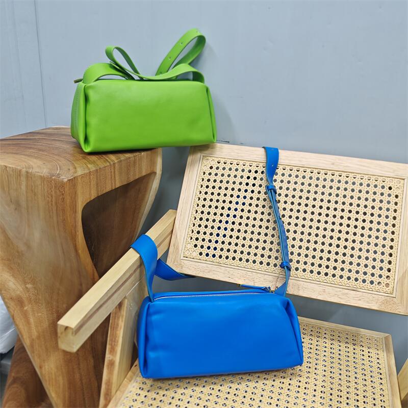 专柜品牌枕头斜挎单肩绿色女士包