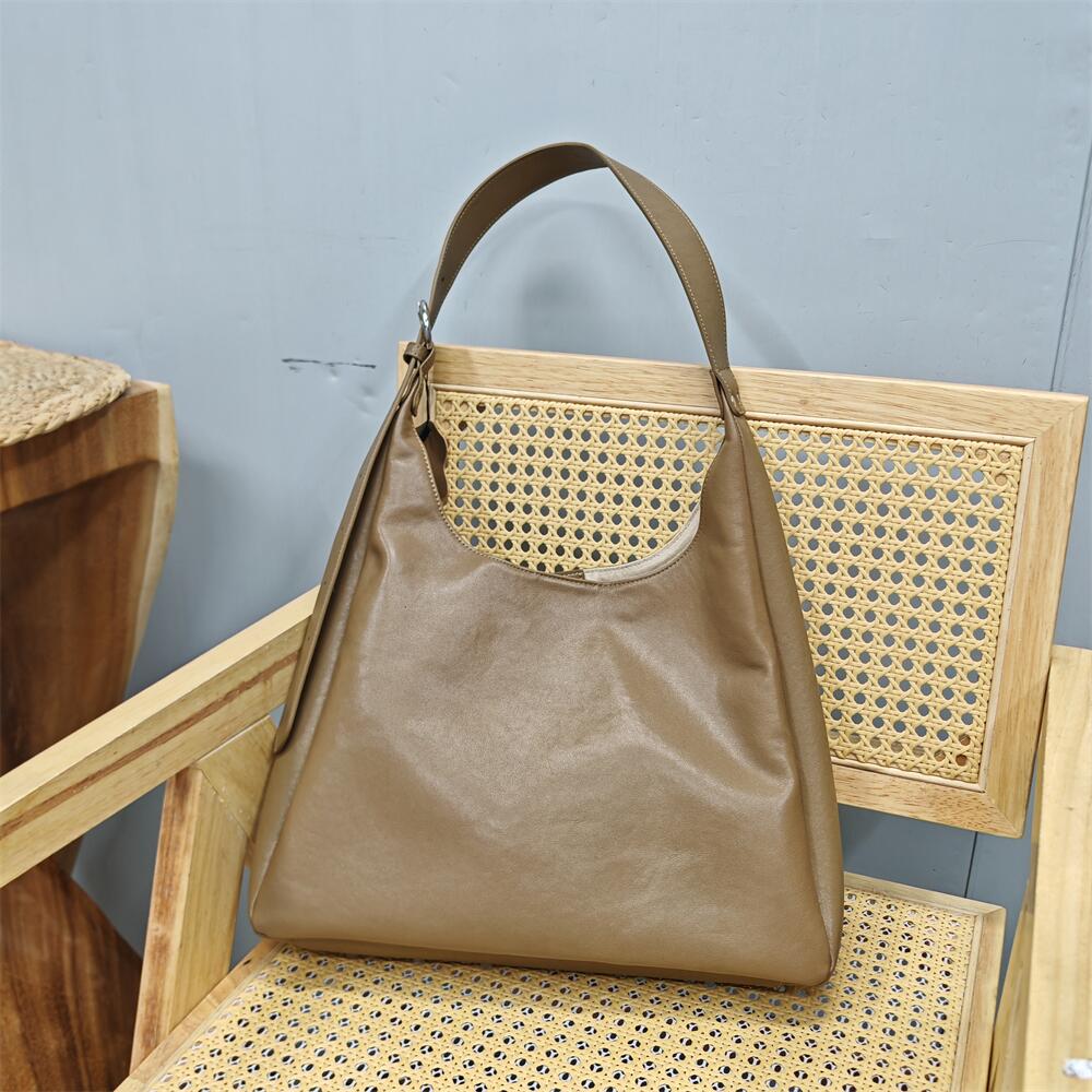 新款真皮专柜品牌秋冬单肩女包