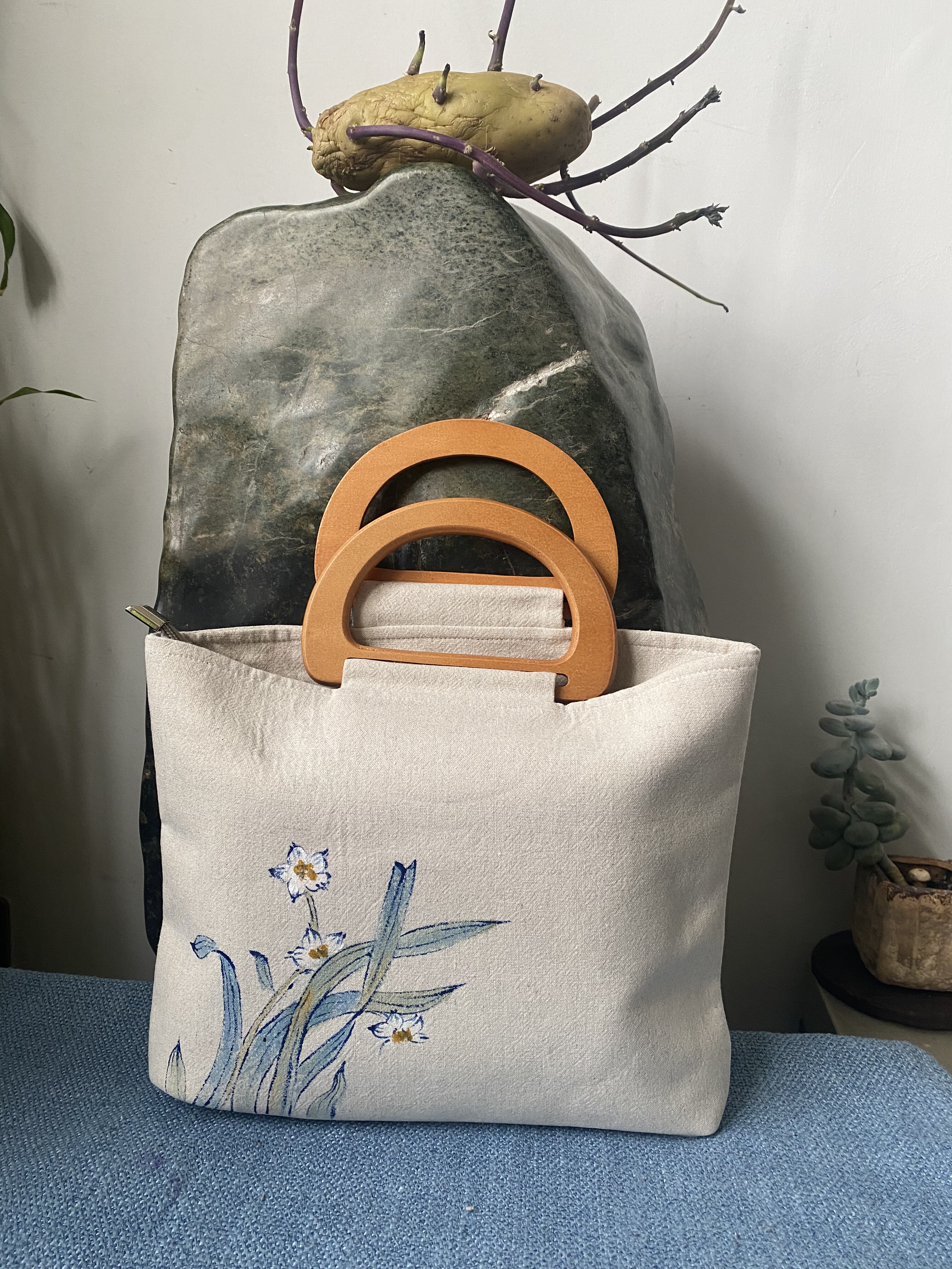 手绘棉麻帆布包水仙图案手拎包手提袋木柄中国风布艺包森系文艺范
