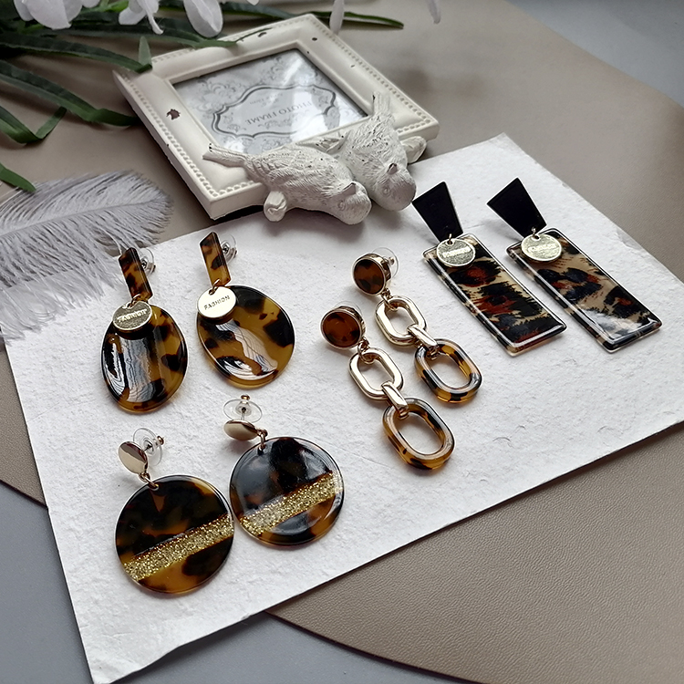 a68复古港韩风醋酸豹纹亚克力