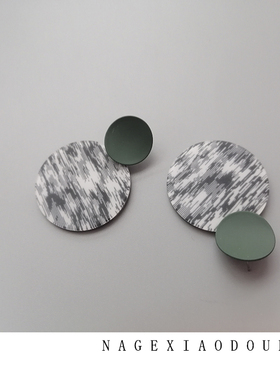 K37韩单复古斑马水波纹绿色磨砂质感金属烤漆时髦撞色圆形耳钉环