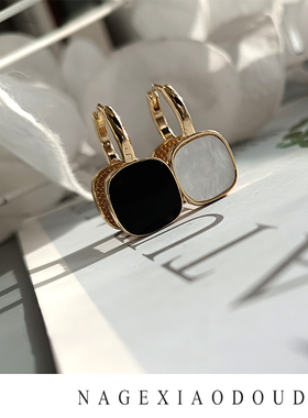 D67黑白两面可带白色贝母简约精致耳扣