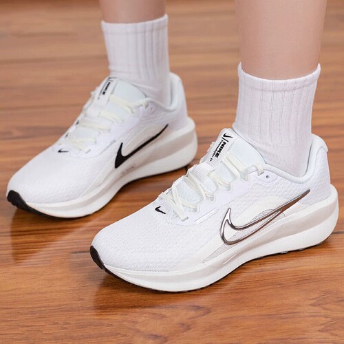 Nike/耐克女士低帮跑步鞋