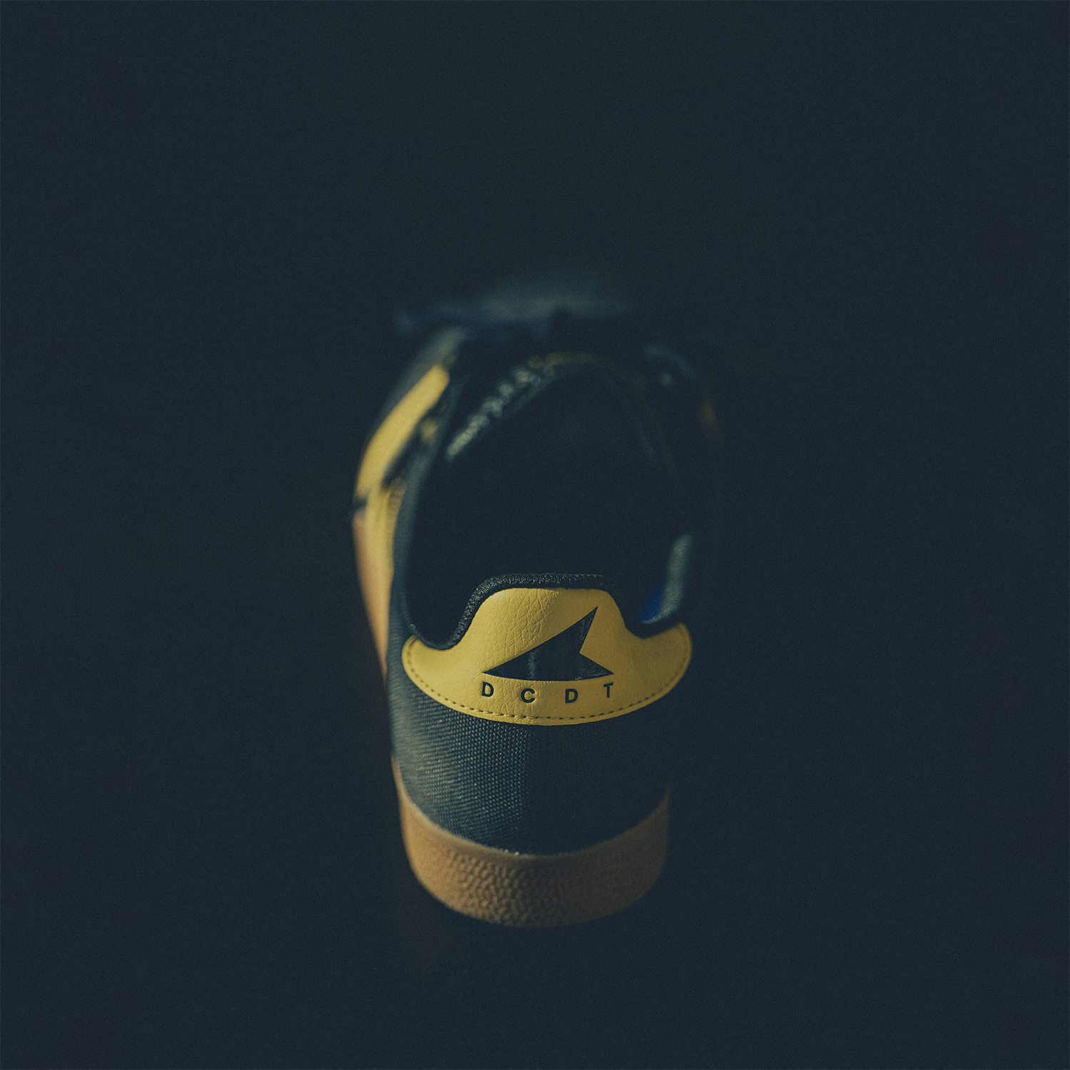 Adidas/阿迪达斯情侣款低帮板鞋