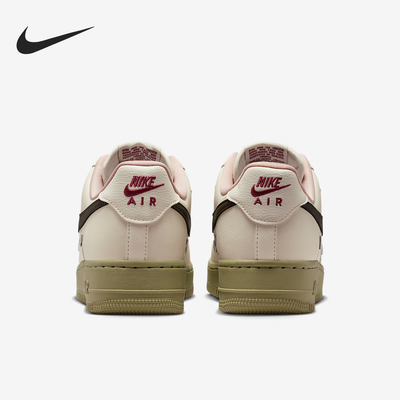 耐克女士低帮系带耐磨运动鞋