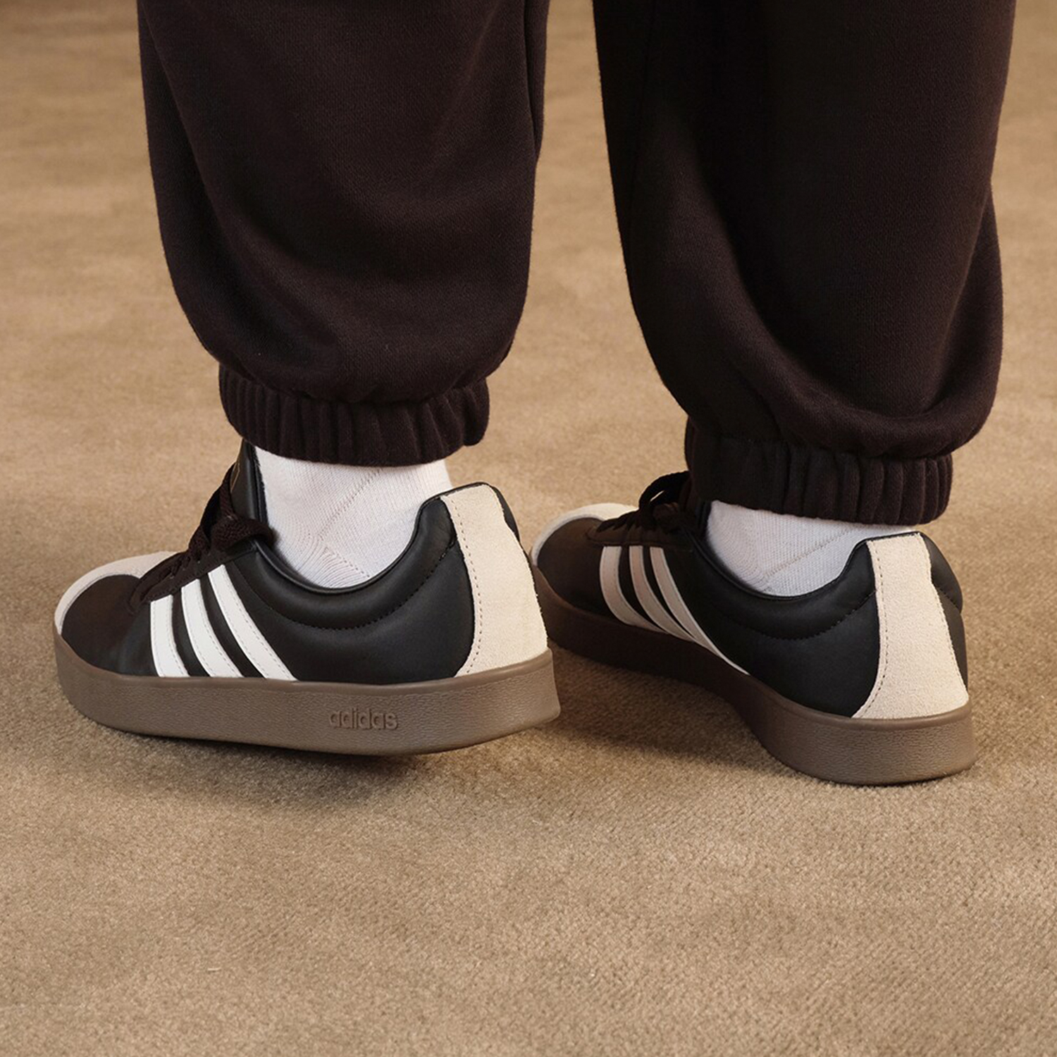 阿迪达斯男女防滑耐磨板鞋