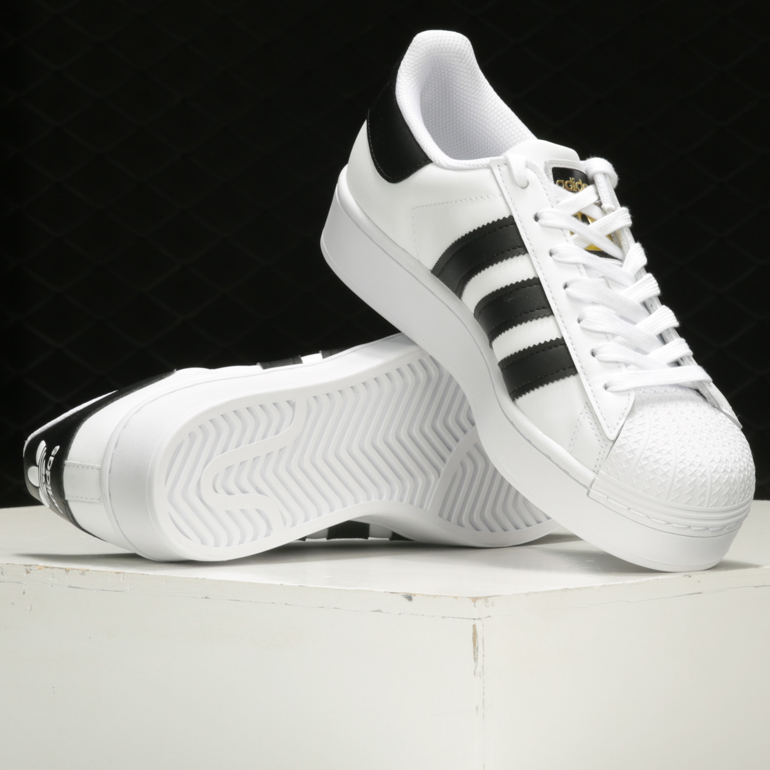 休闲板鞋Adidas/阿迪达斯女