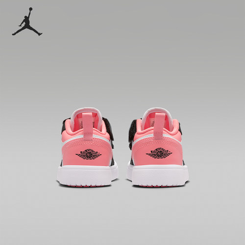 耐克小童低帮系带耐磨日常运动鞋