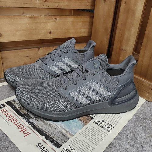 阿迪达斯ULTRABOOST男子跑步鞋