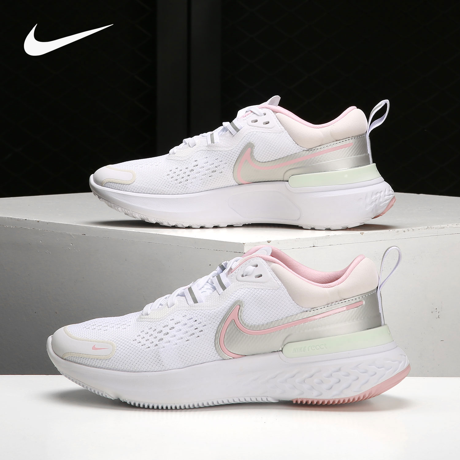 耐克REACT女子跑步鞋透气