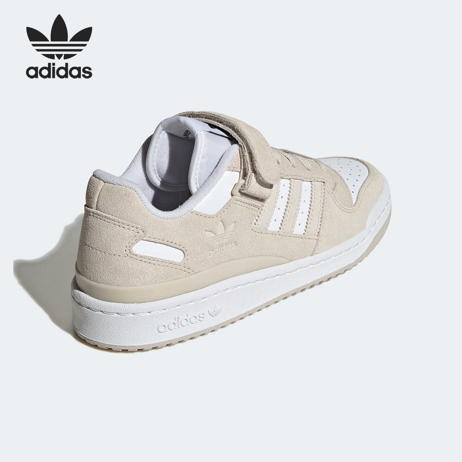 阿迪达斯女士耐磨运动板鞋