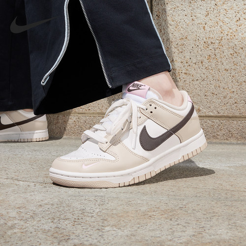 Nike/耐克女士抓地运动板鞋