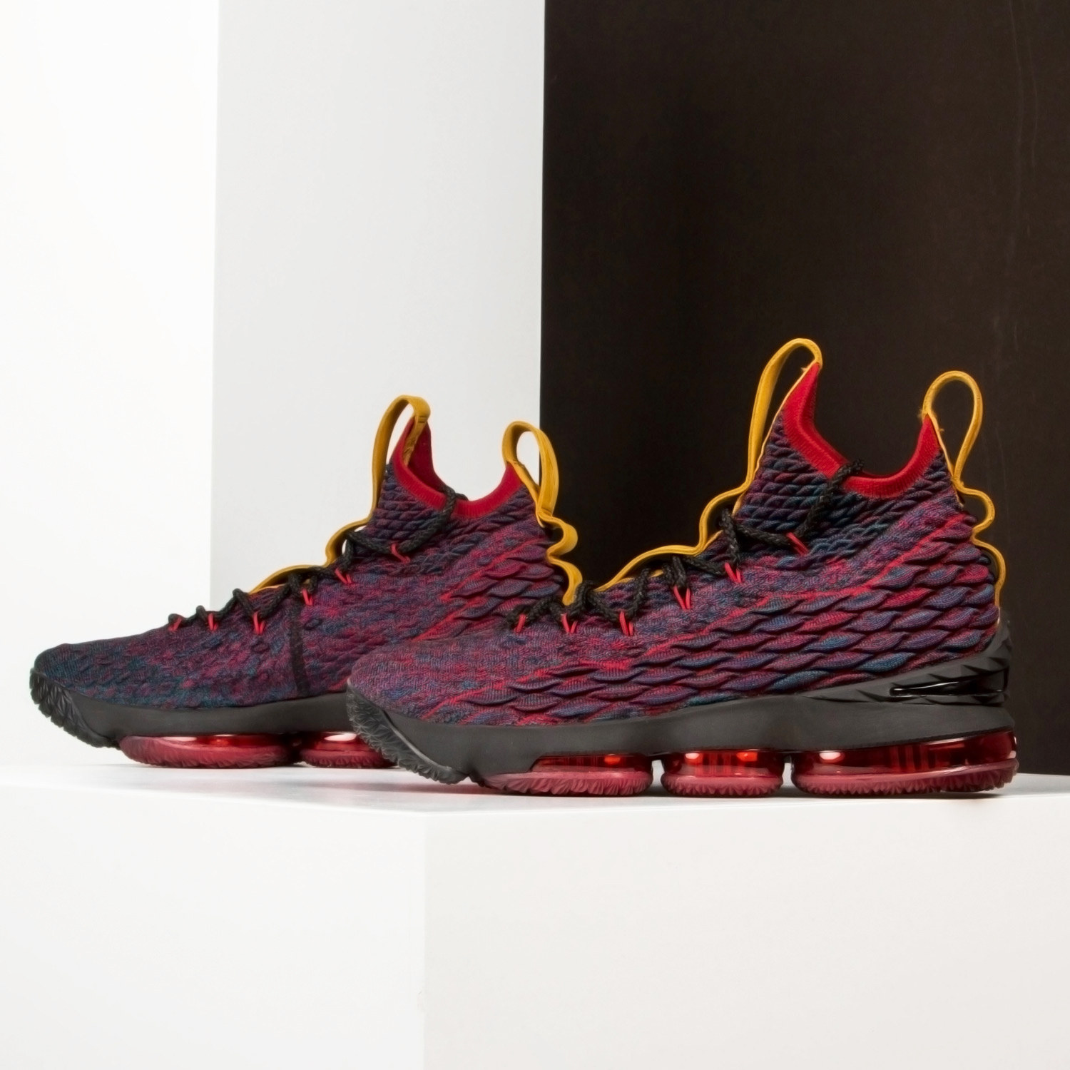 Nike/耐克正品LeBron 15 詹姆斯战靴气垫男子篮球鞋 897649