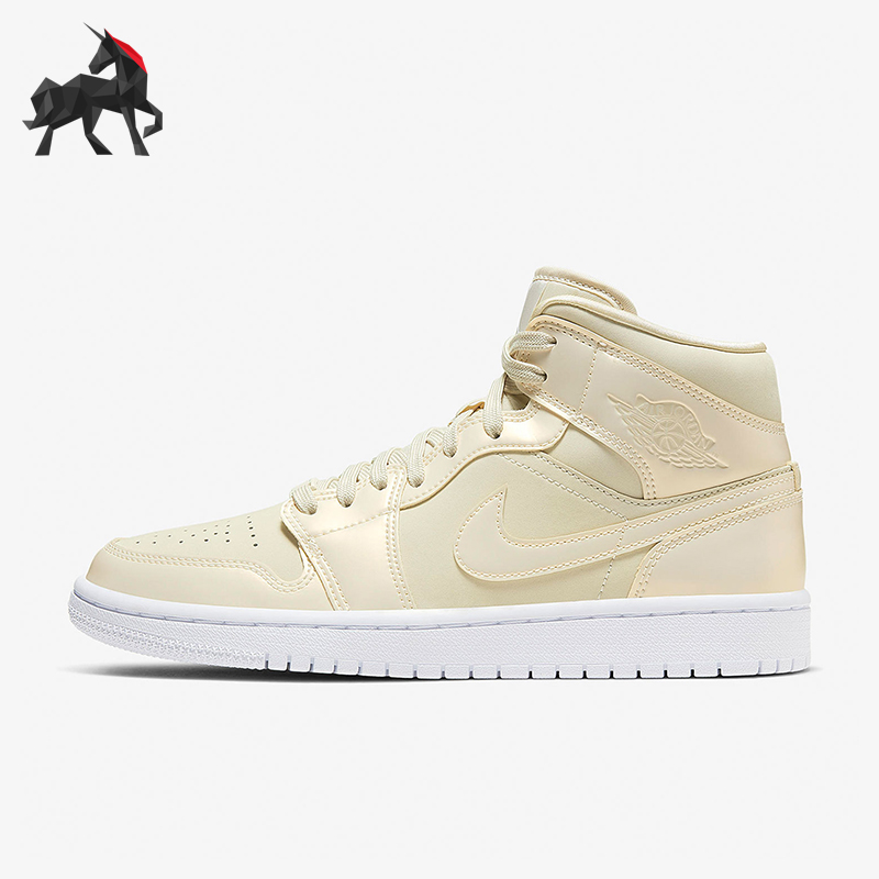 耐克女士复古中帮篮球鞋