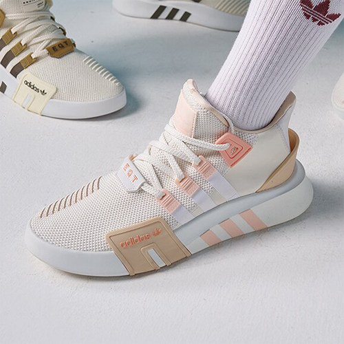 阿迪达斯男女中帮运动鞋