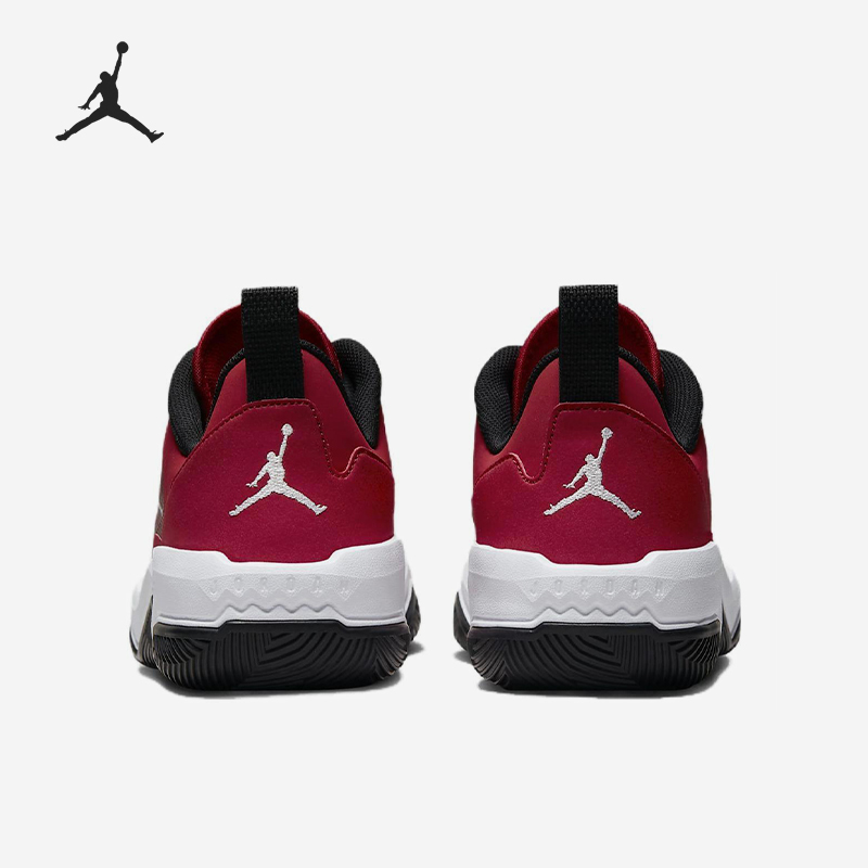 耐克男士潮流耐磨篮球鞋