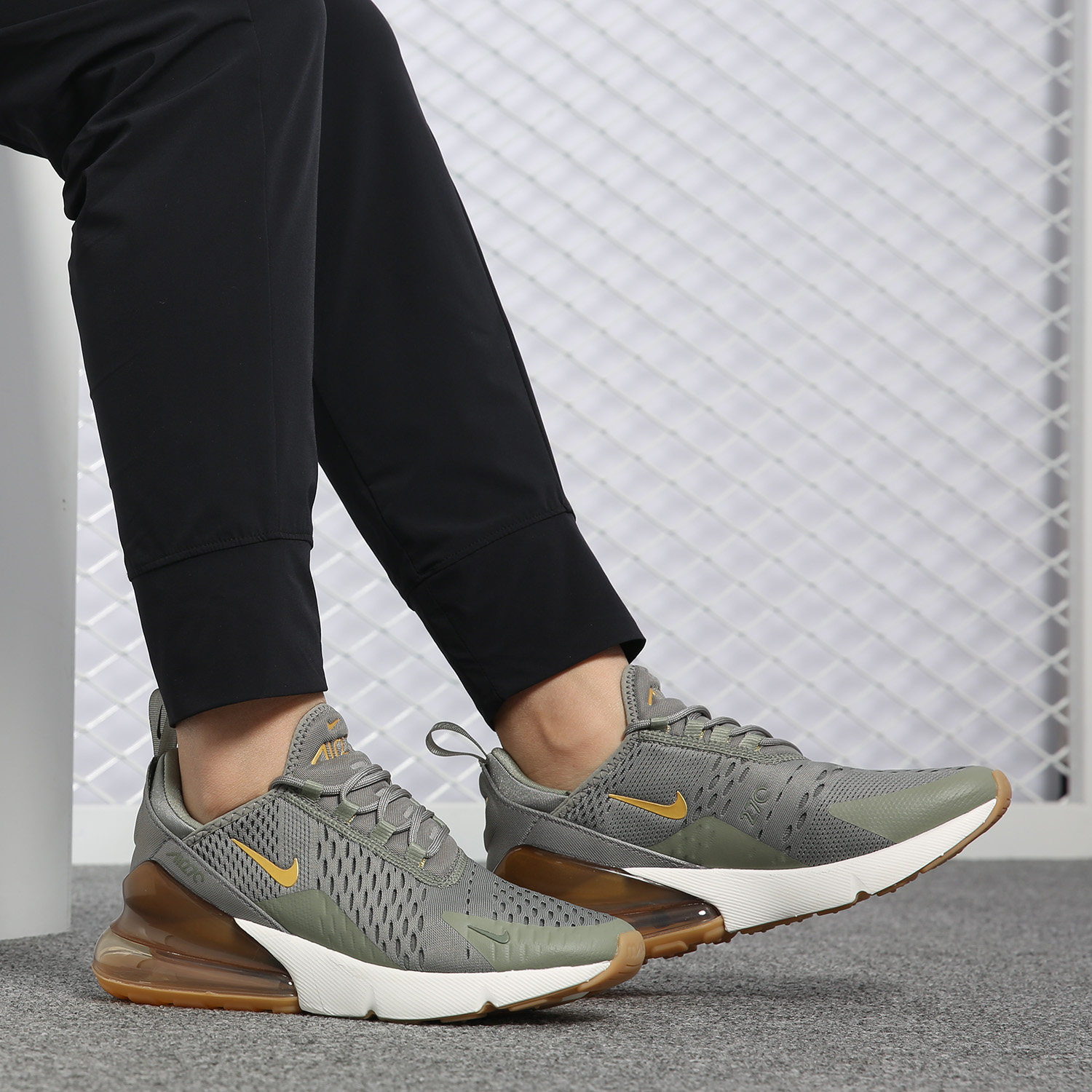 Nike/耐克正品当季新款 W AIR MAX 270 女子休闲复刻跑步鞋AV8427