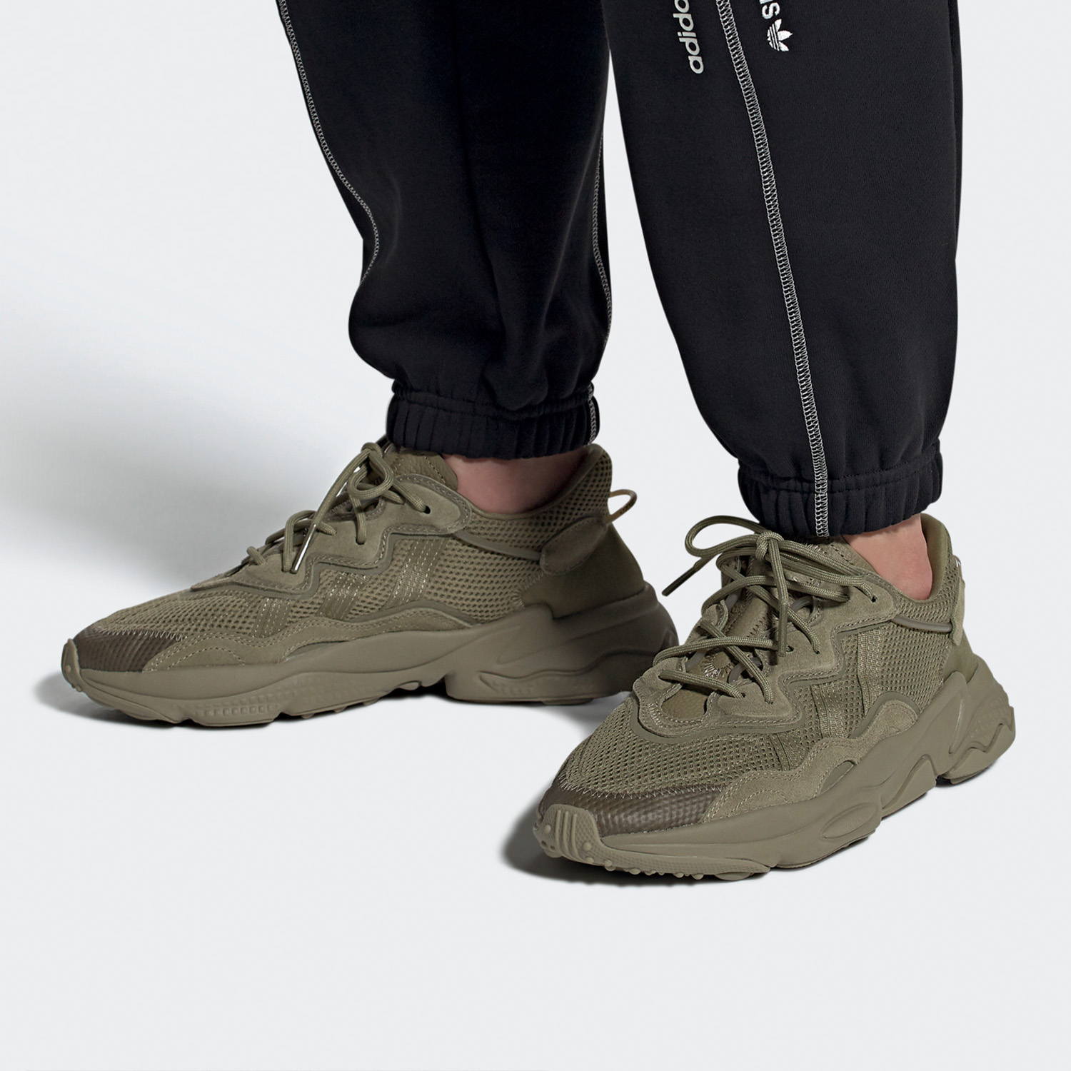 阿迪达斯男女经典运动鞋