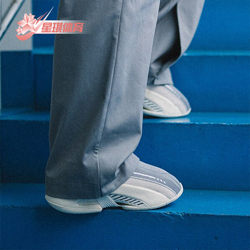 阿迪达斯男女款经典运动鞋