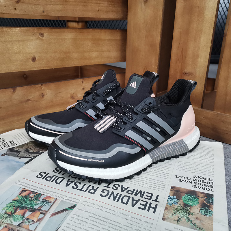 阿迪达斯ULTRABOOST男女跑步鞋