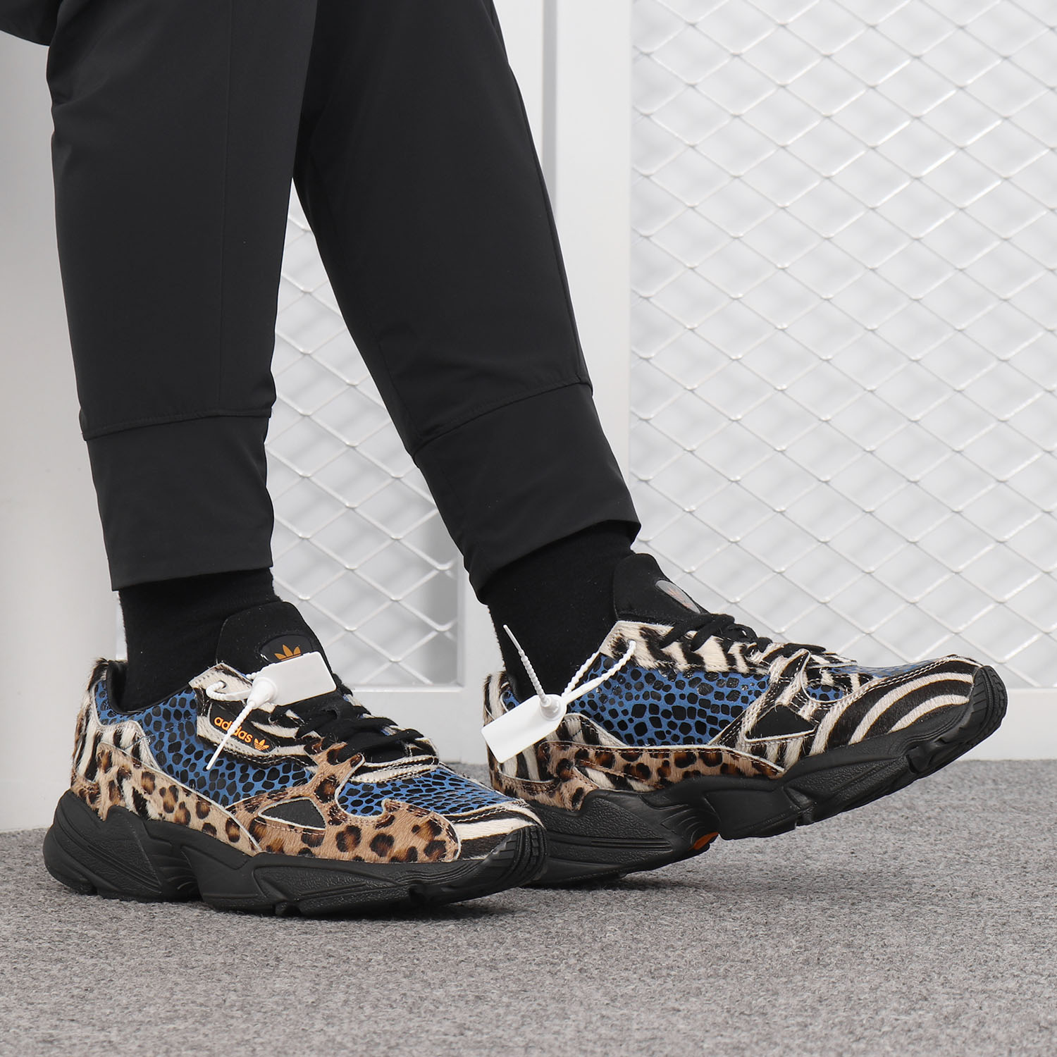 休闲鞋Adidas/阿迪达斯