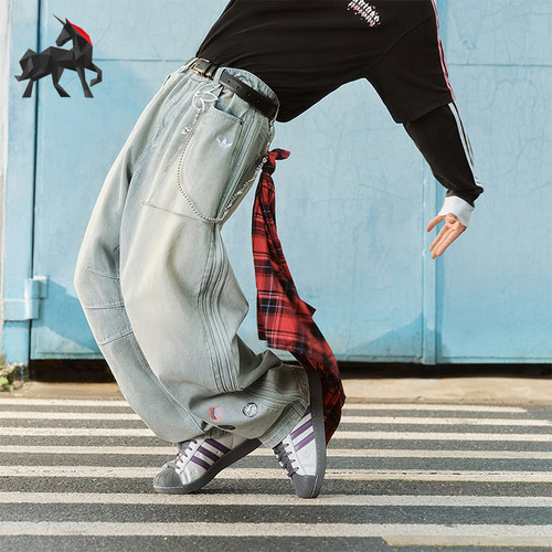 Adidas/阿迪达斯正品三叶草男士时尚经典运动弯刀牛仔长裤KT6366