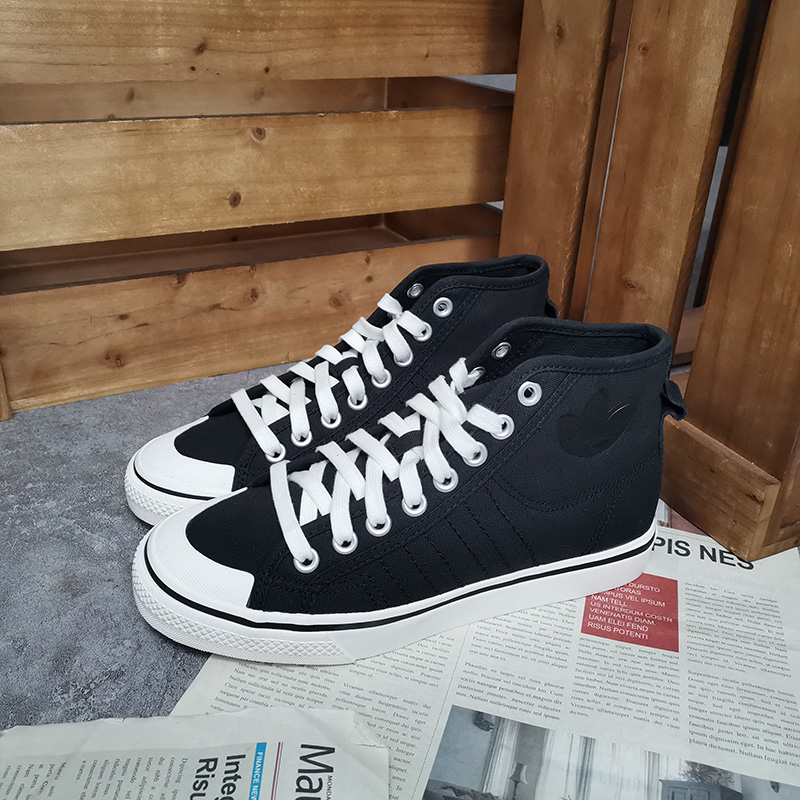 阿迪达斯男女经典休闲板鞋