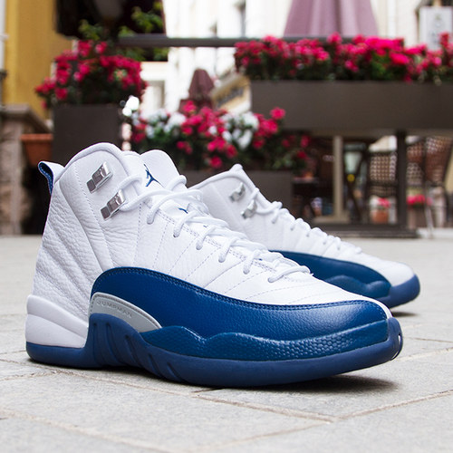 Nike/耐克正品AIR JORDAN 12 AJ12白红中帮女士休闲篮球鞋 153265
