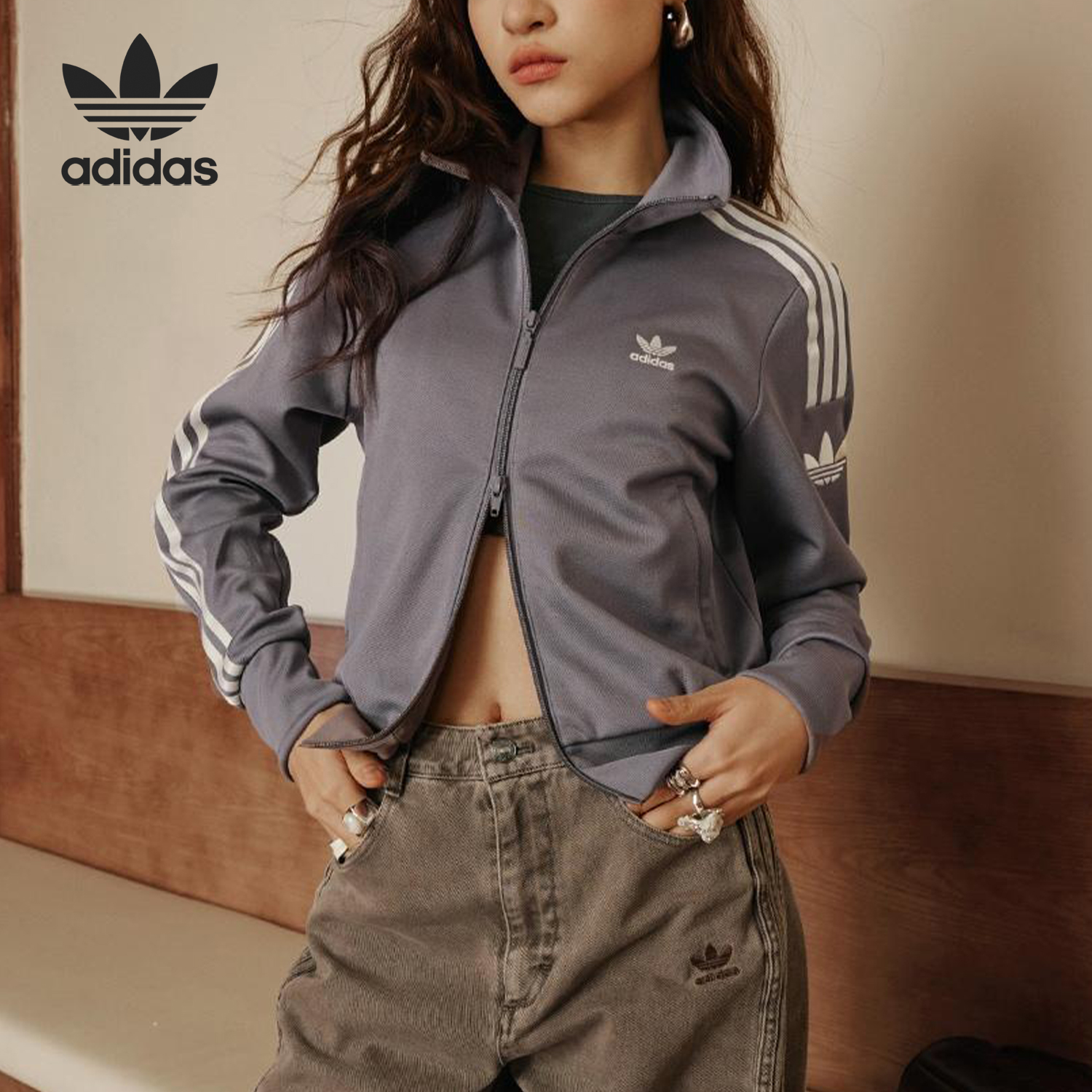 阿迪达斯女士立领短款运动外套