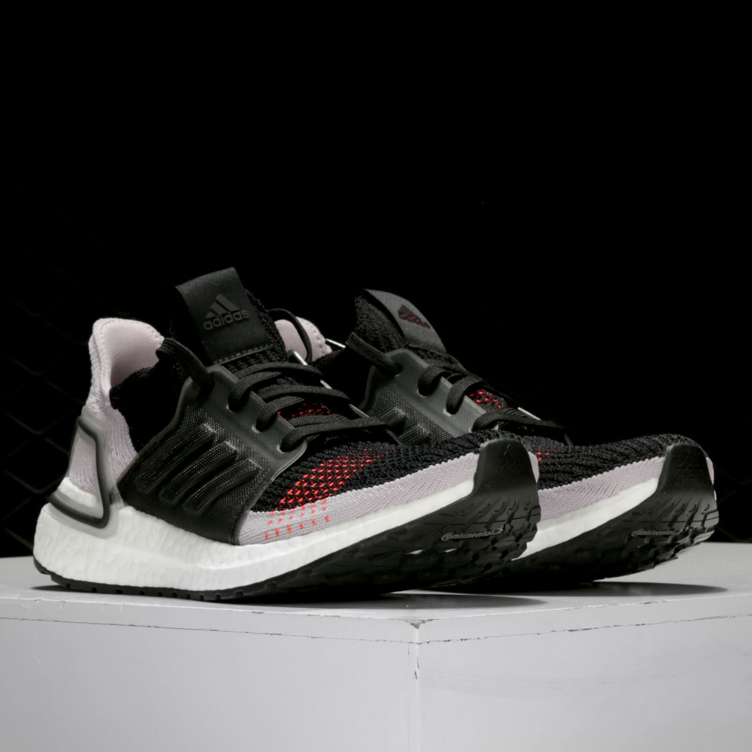 阿迪达斯ULTRABOOST女子跑步鞋