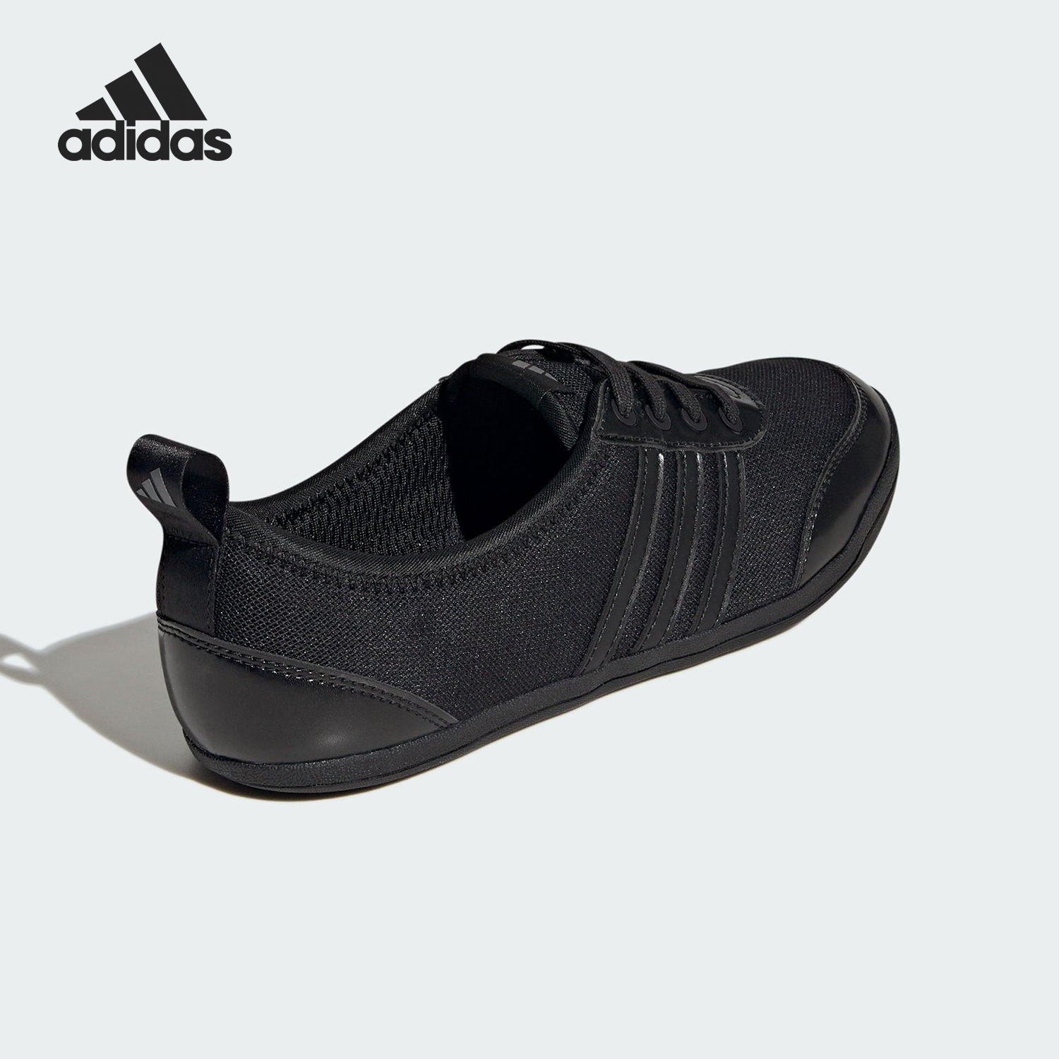 阿迪达斯女士芭蕾风薄底运动鞋