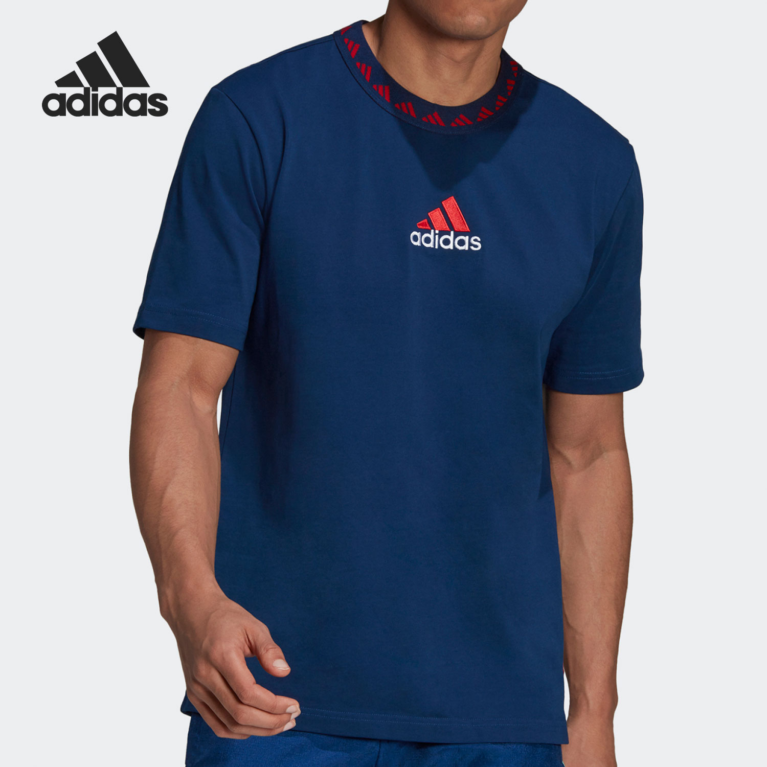 阿迪达斯新款男子足球运动短袖