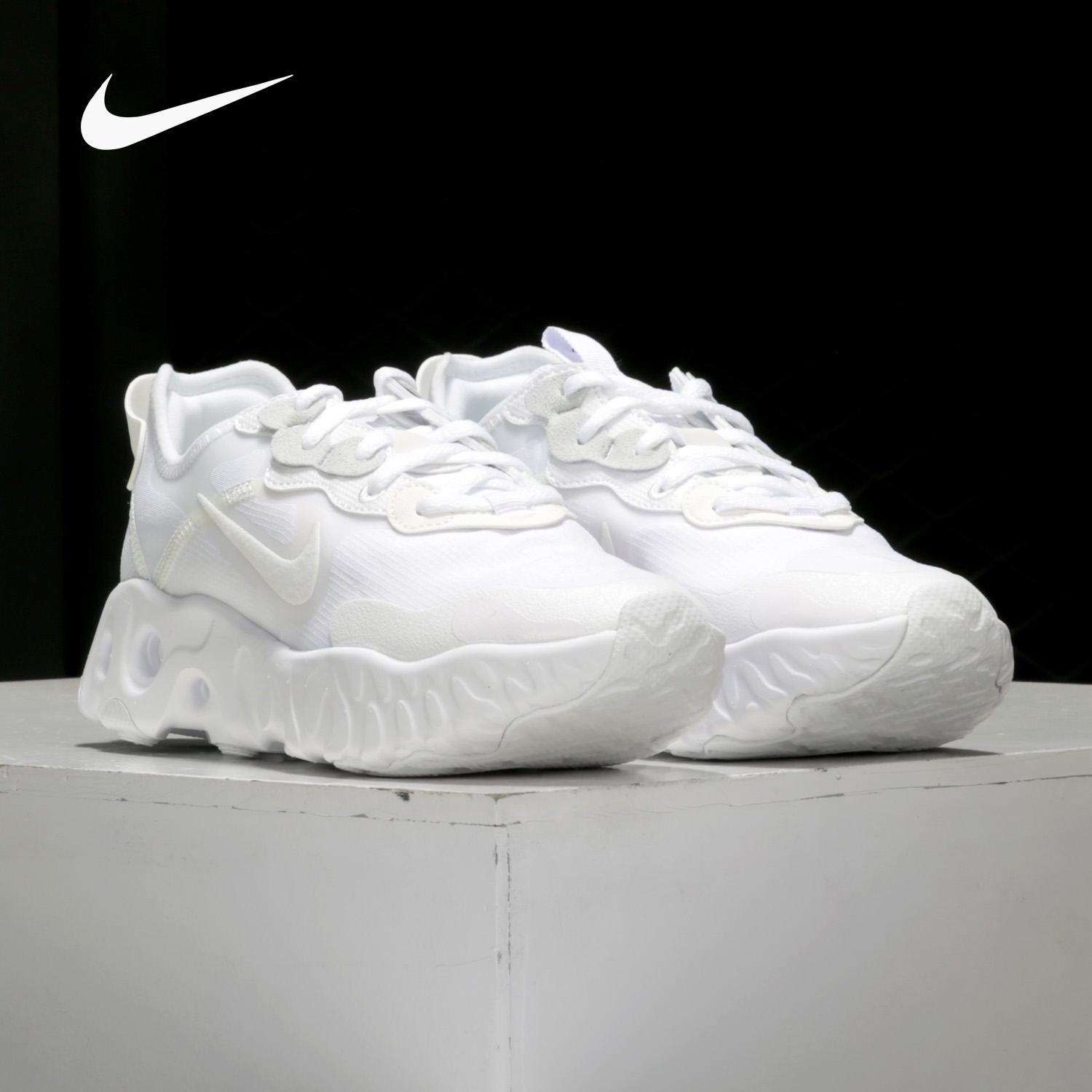 耐克女子舒适运动跑步鞋