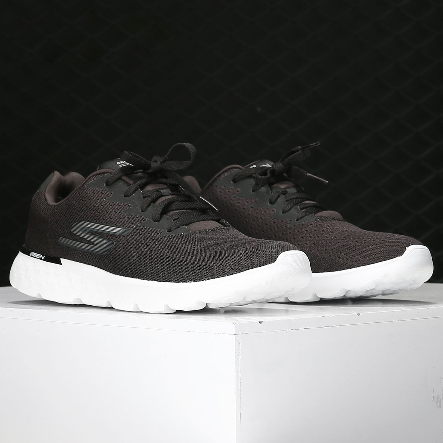 Skechers/斯凯奇正品【GO 系列】新款男子冬季网面休闲运动跑步鞋