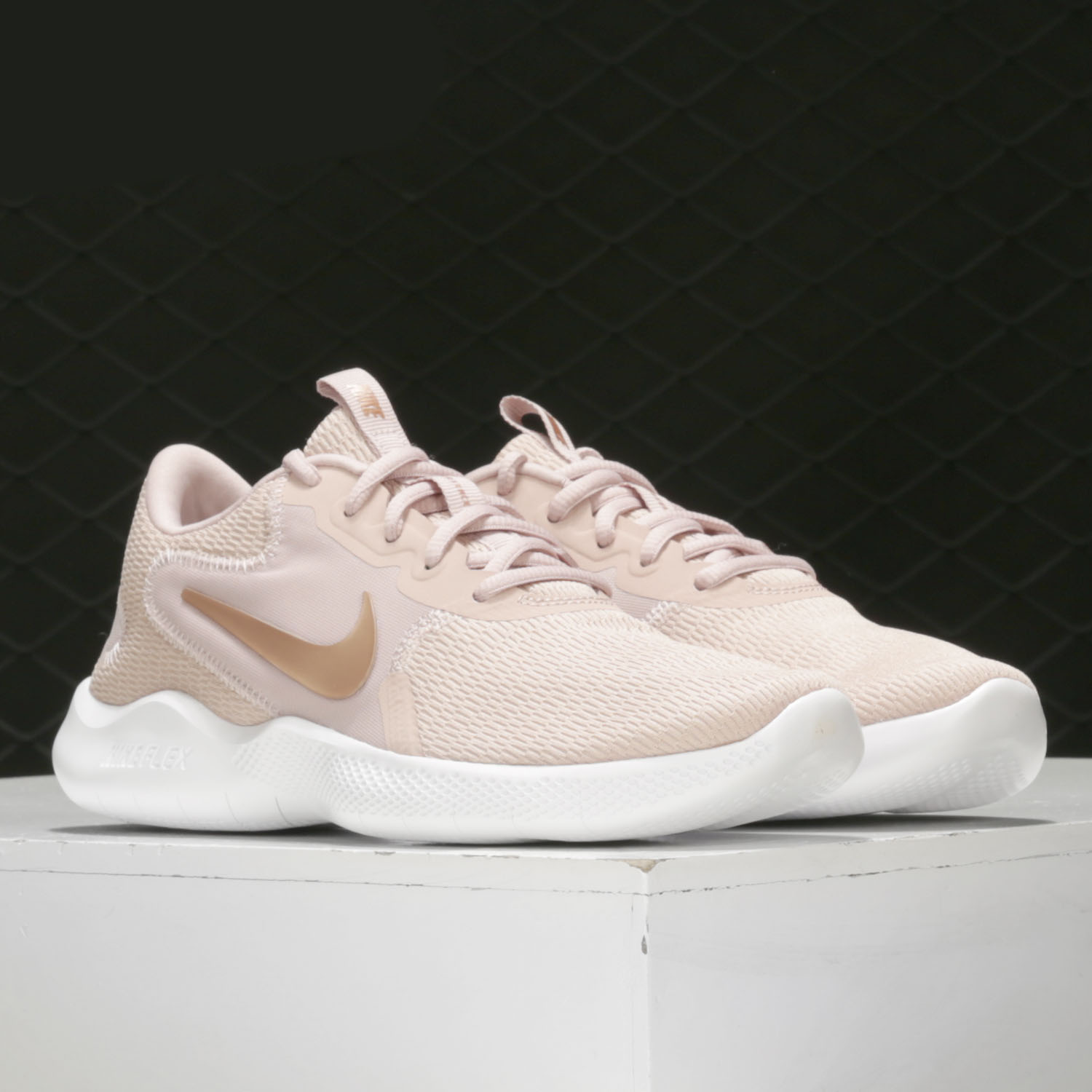Nike/耐克正品 当季新款女子休闲舒适赤足运动休闲跑步鞋 CD0227