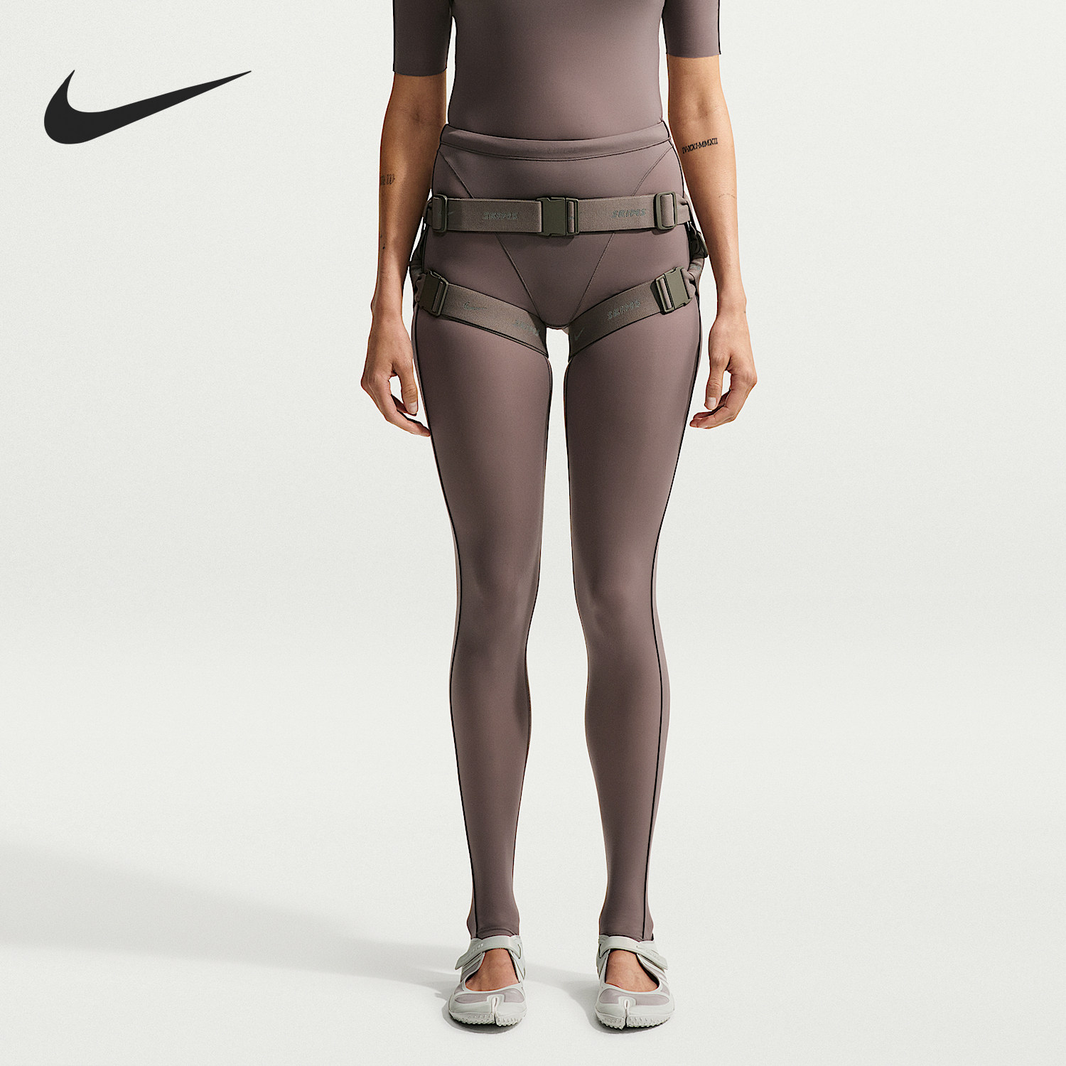Nike/耐克正品SKIMS 女士户外运动高腰速干长裤IR5066-241