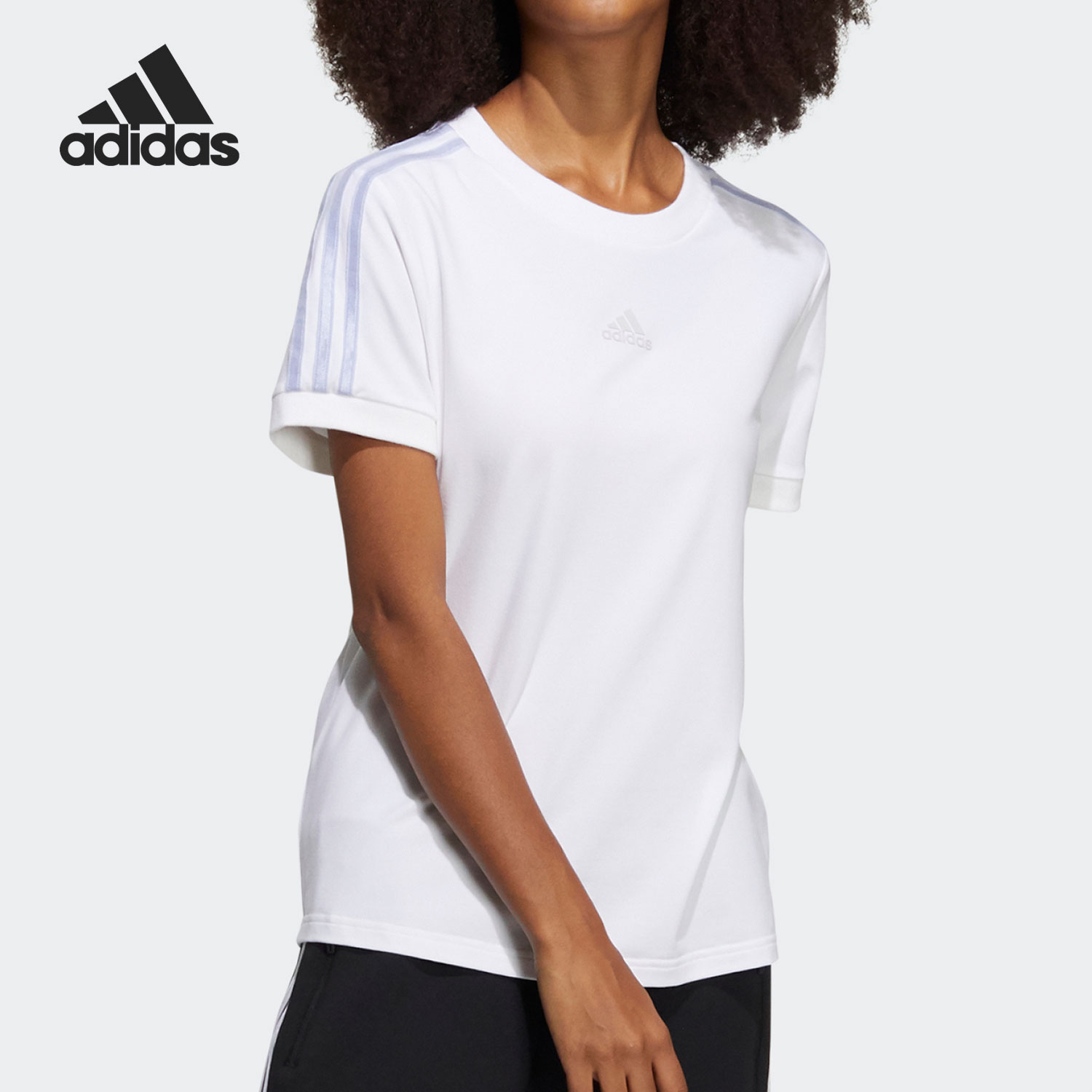 阿迪达斯女子宽松短袖T恤