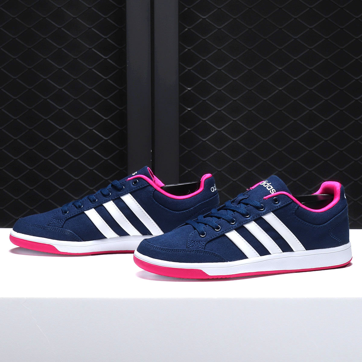 Adidas/阿迪达斯正品春夏新款低帮运动休闲女子板鞋B74203