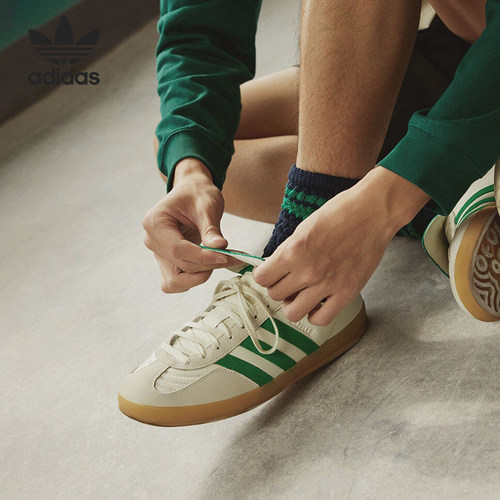 阿迪达斯男女耐磨舒适板鞋