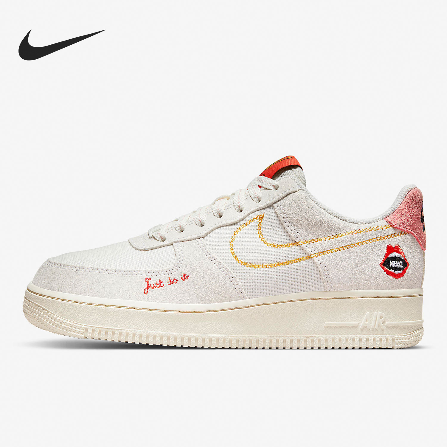 Nike/耐克正品Air Force 1女士低帮轻便刺绣板鞋DQ7656-100